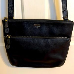 Fossil leather Fiona cross body bag with key, Zipper closure, black, EUC